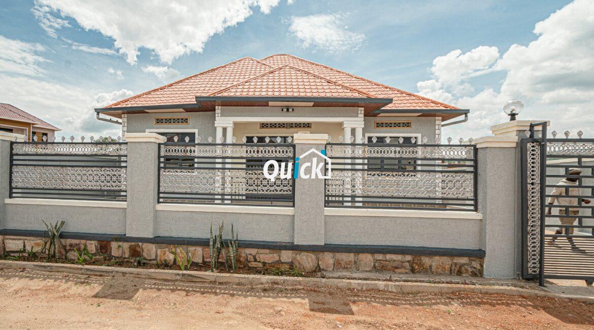 A-Family-House-For-Sale-in-Kicukiro-00961-1