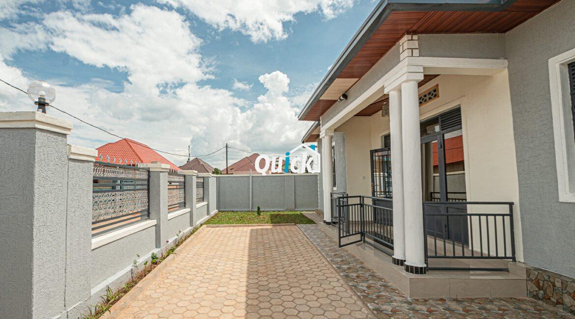 A-Family-House-For-Sale-in-Kicukiro-01011
