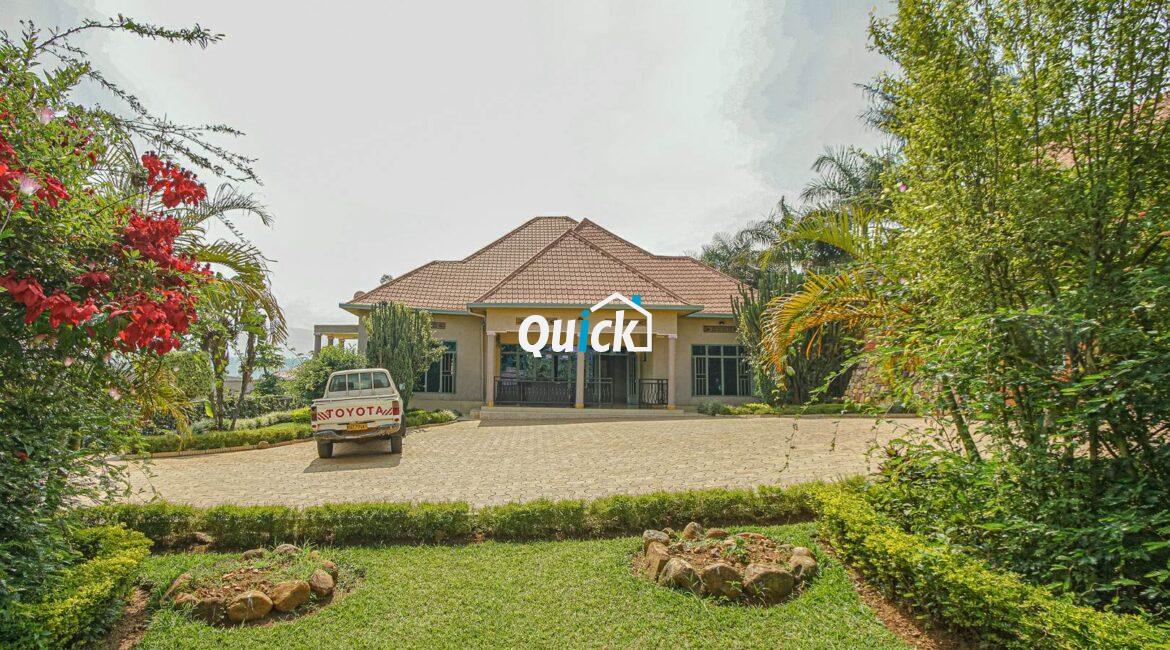 Big-Compound-house-for-sale-in-Ruyenzi-001151