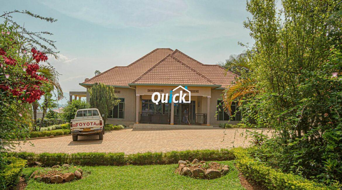 Big-Compound-house-for-sale-in-Ruyenzi-001181