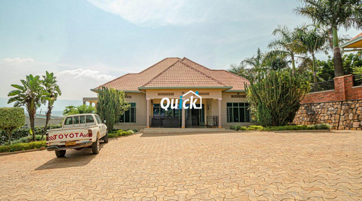 Big-Compound-house-for-sale-in-Ruyenzi-001241