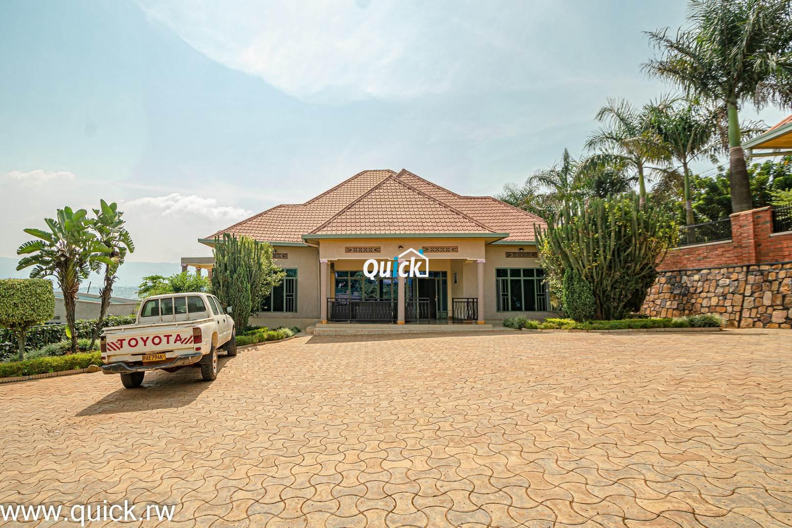 Big-Compound-house-for-sale-in-Ruyenzi-001241