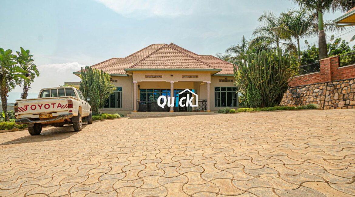 Big-Compound-house-for-sale-in-Ruyenzi-001271