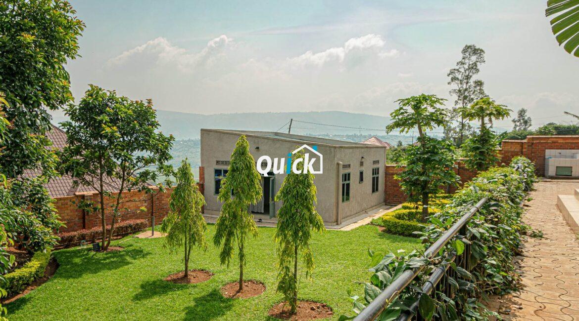 Big-Compound-house-for-sale-in-Ruyenzi-001331