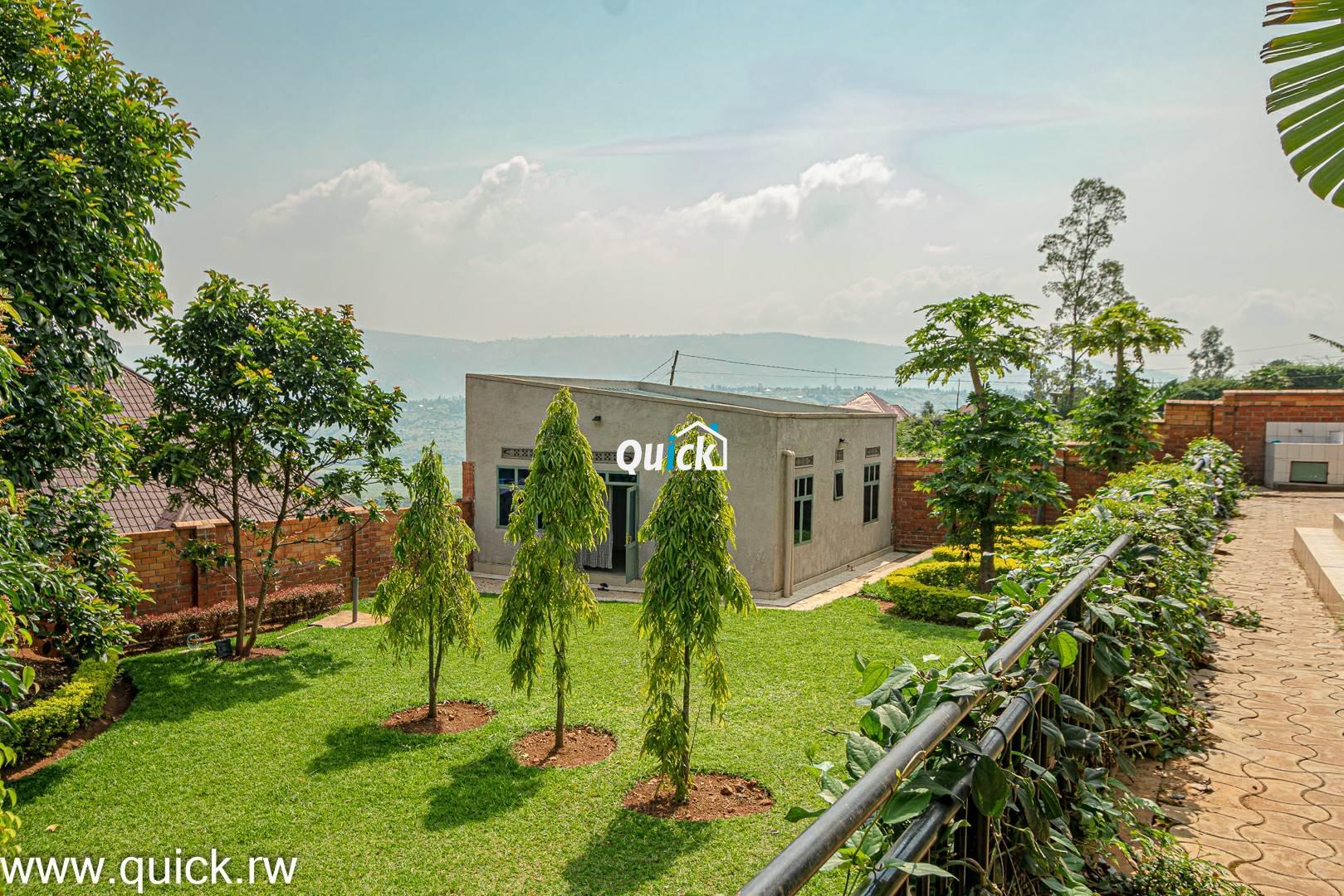 Big-Compound-house-for-sale-in-Ruyenzi-001331