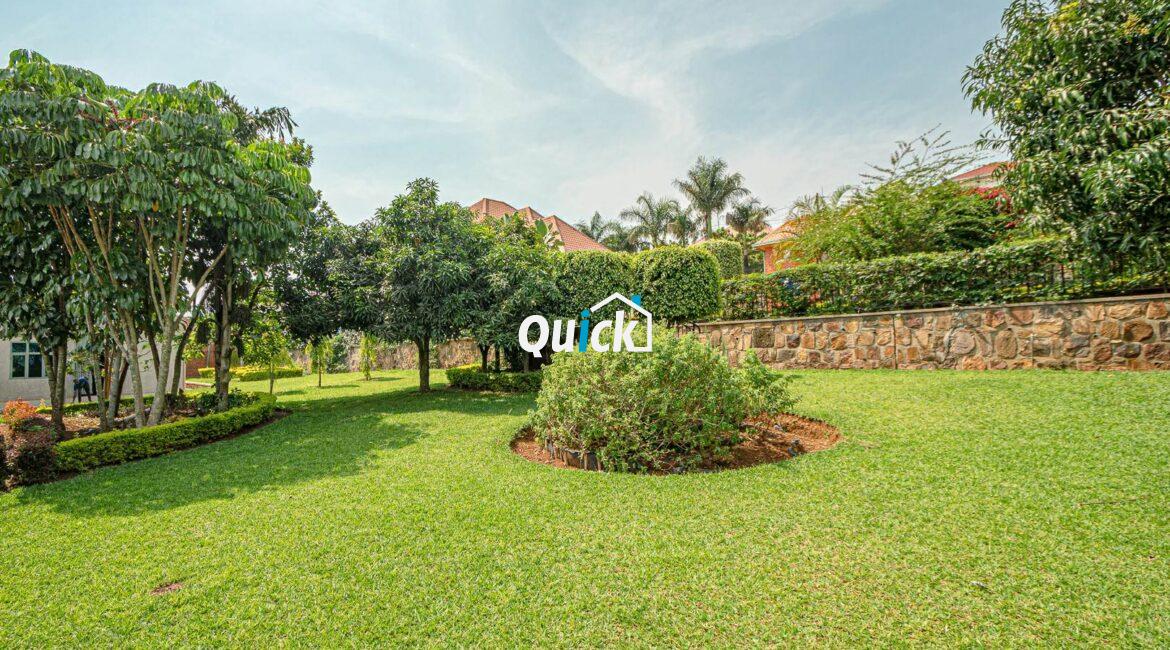 Big-Compound-house-for-sale-in-Ruyenzi-001341