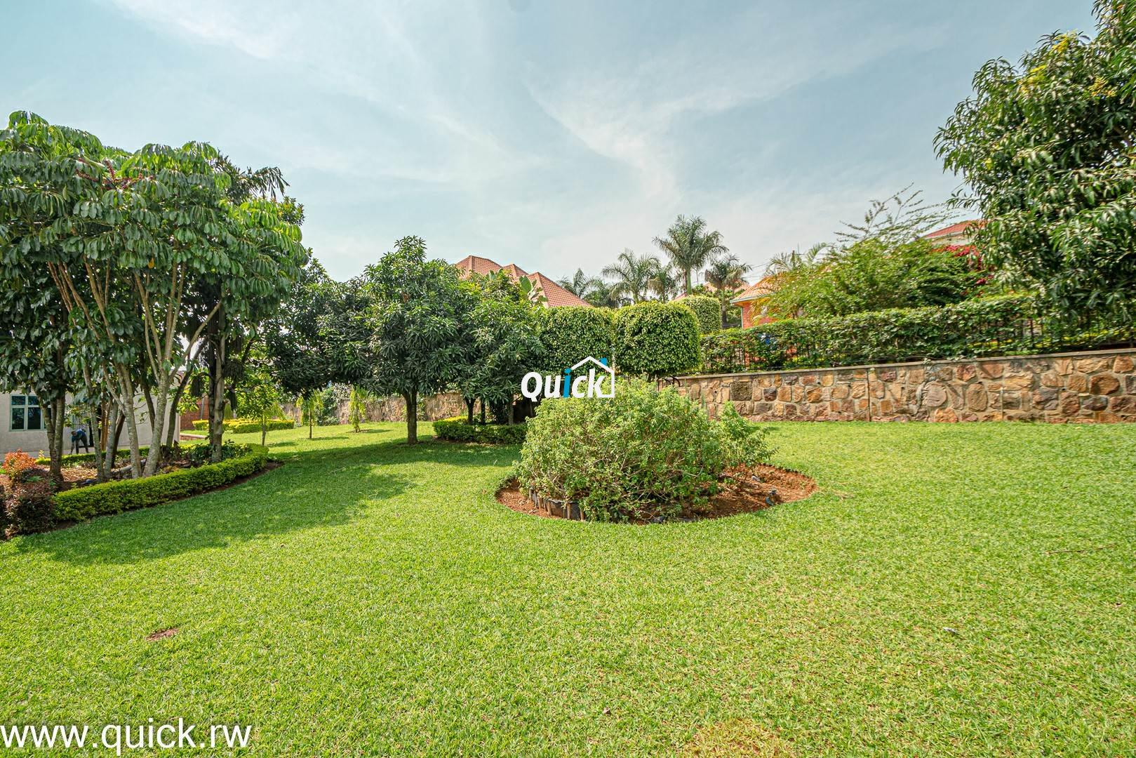 Big-Compound-house-for-sale-in-Ruyenzi-001341