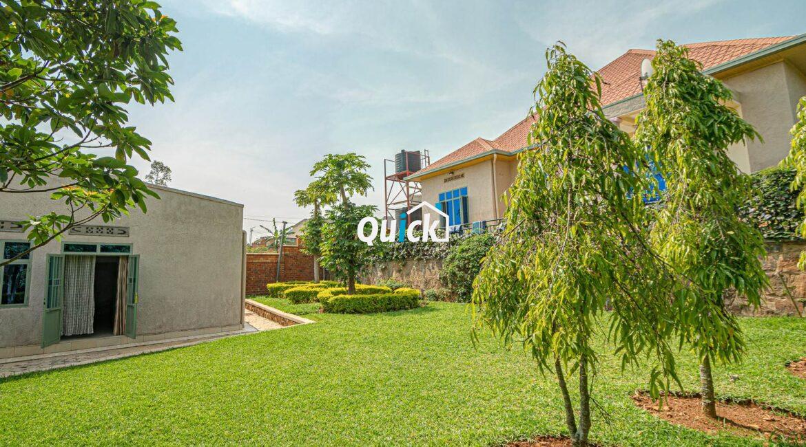 Big-Compound-house-for-sale-in-Ruyenzi-001351