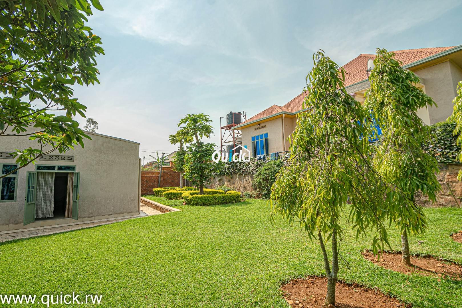 Big-Compound-house-for-sale-in-Ruyenzi-001351
