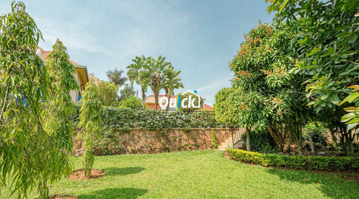 Big-Compound-house-for-sale-in-Ruyenzi-001361