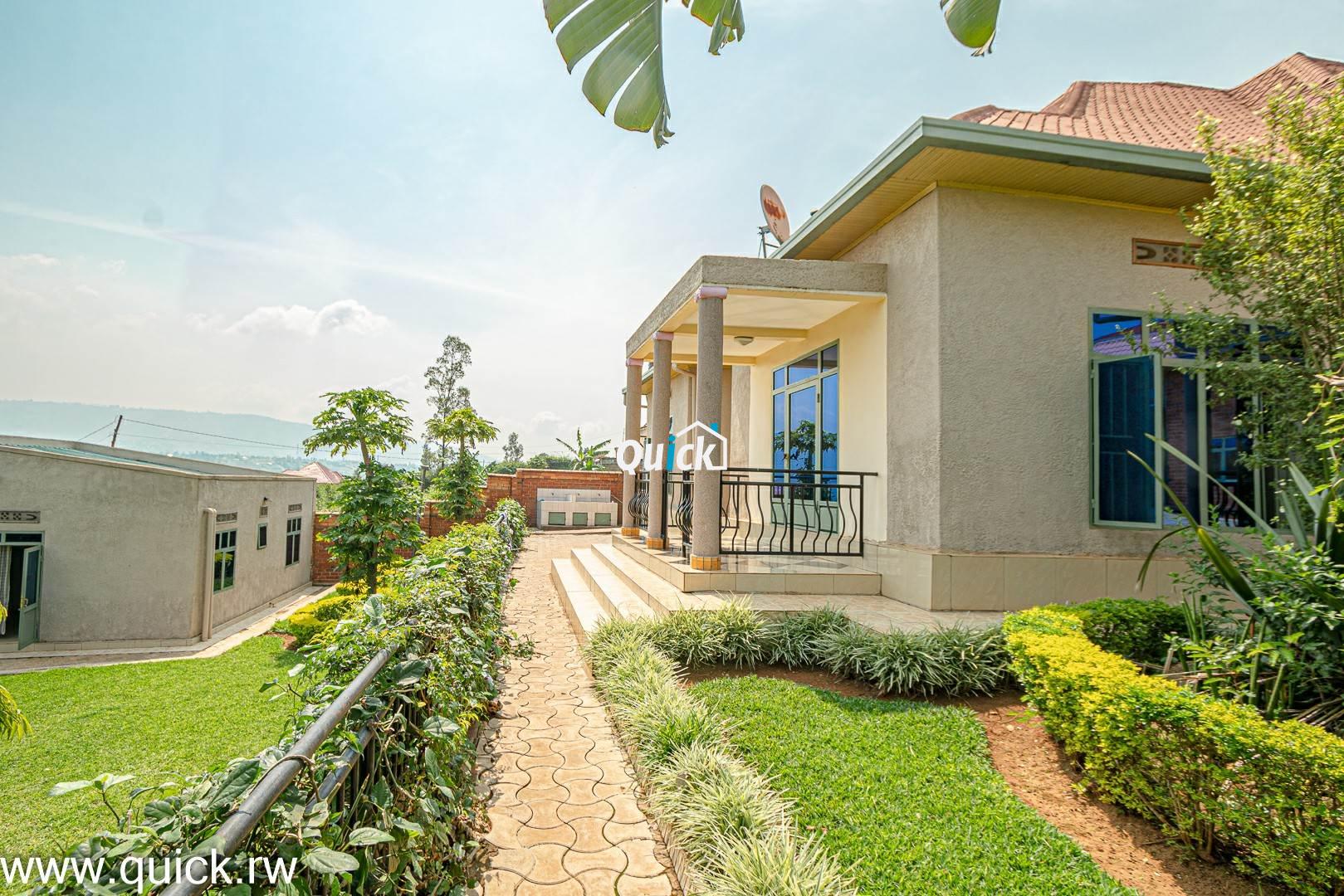 Big-Compound-house-for-sale-in-Ruyenzi-001381