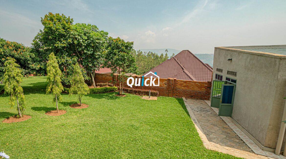 Big-Compound-house-for-sale-in-Ruyenzi-001391