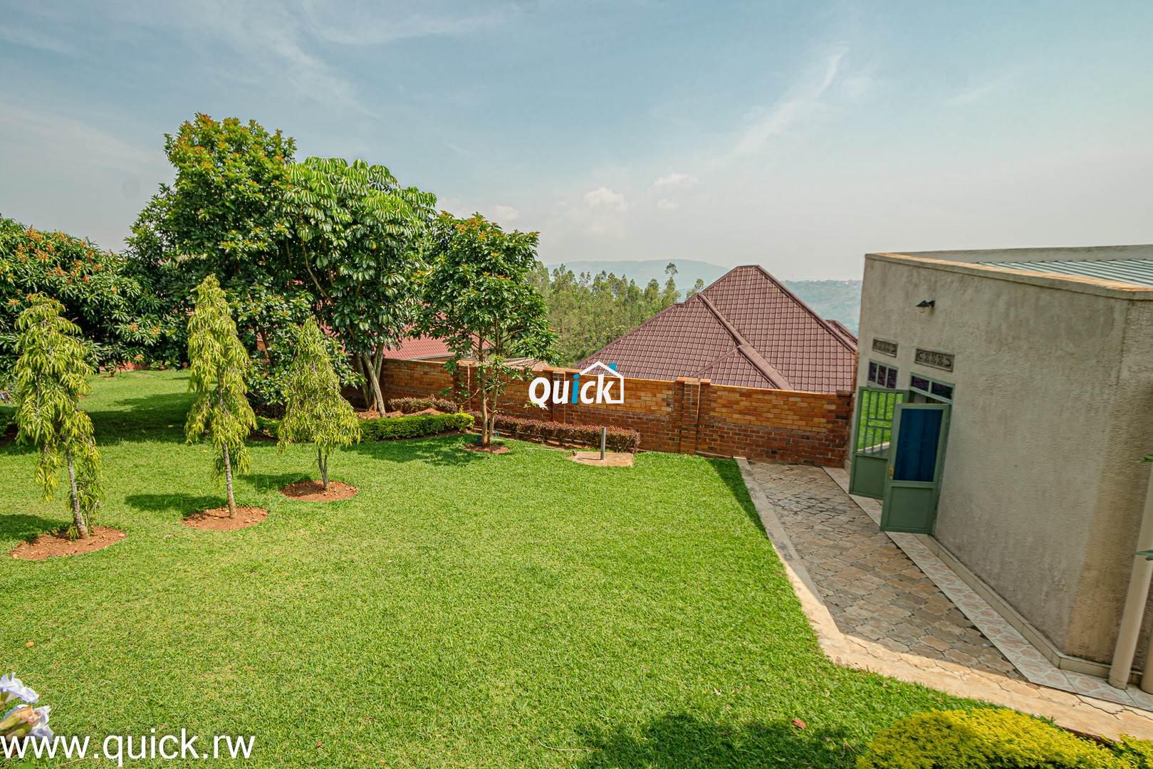 Big-Compound-house-for-sale-in-Ruyenzi-001391