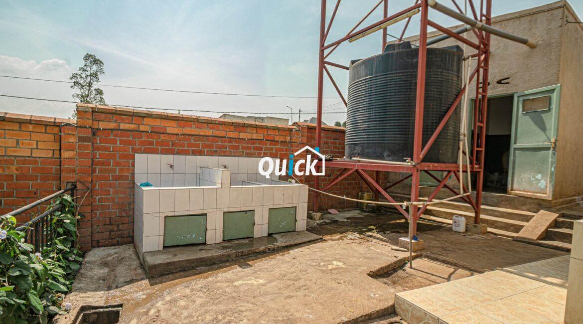 Big-Compound-house-for-sale-in-Ruyenzi-001411