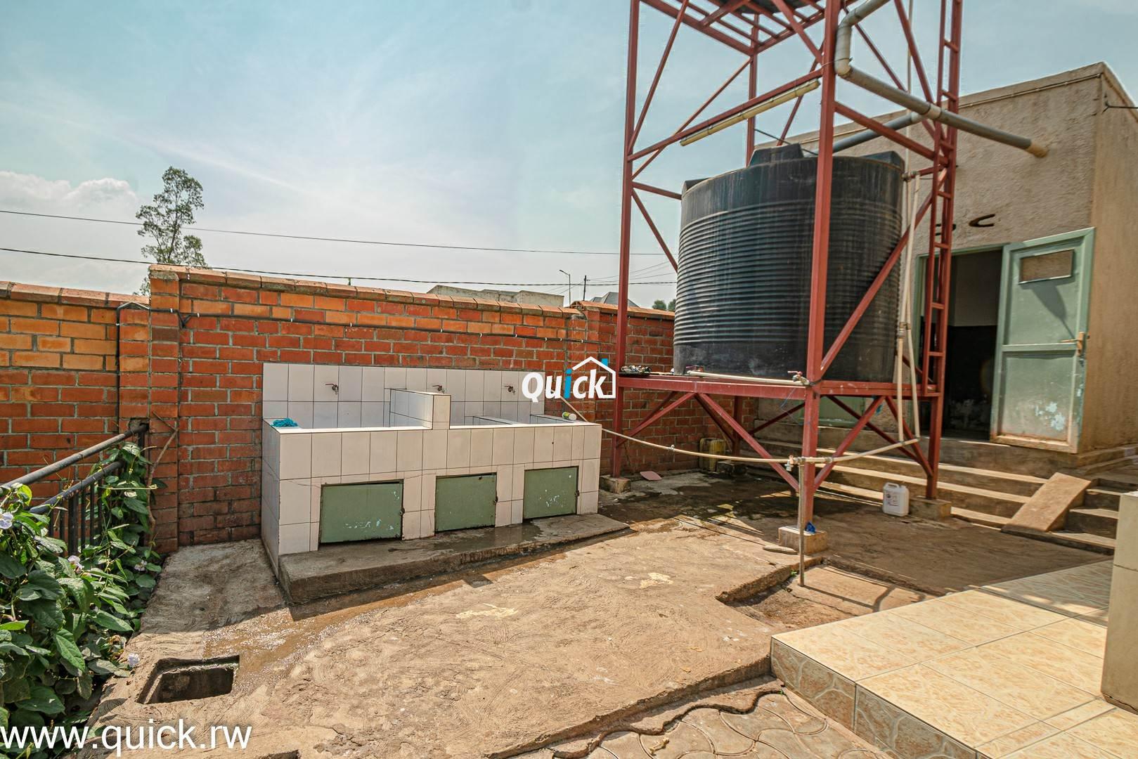 Big-Compound-house-for-sale-in-Ruyenzi-001411