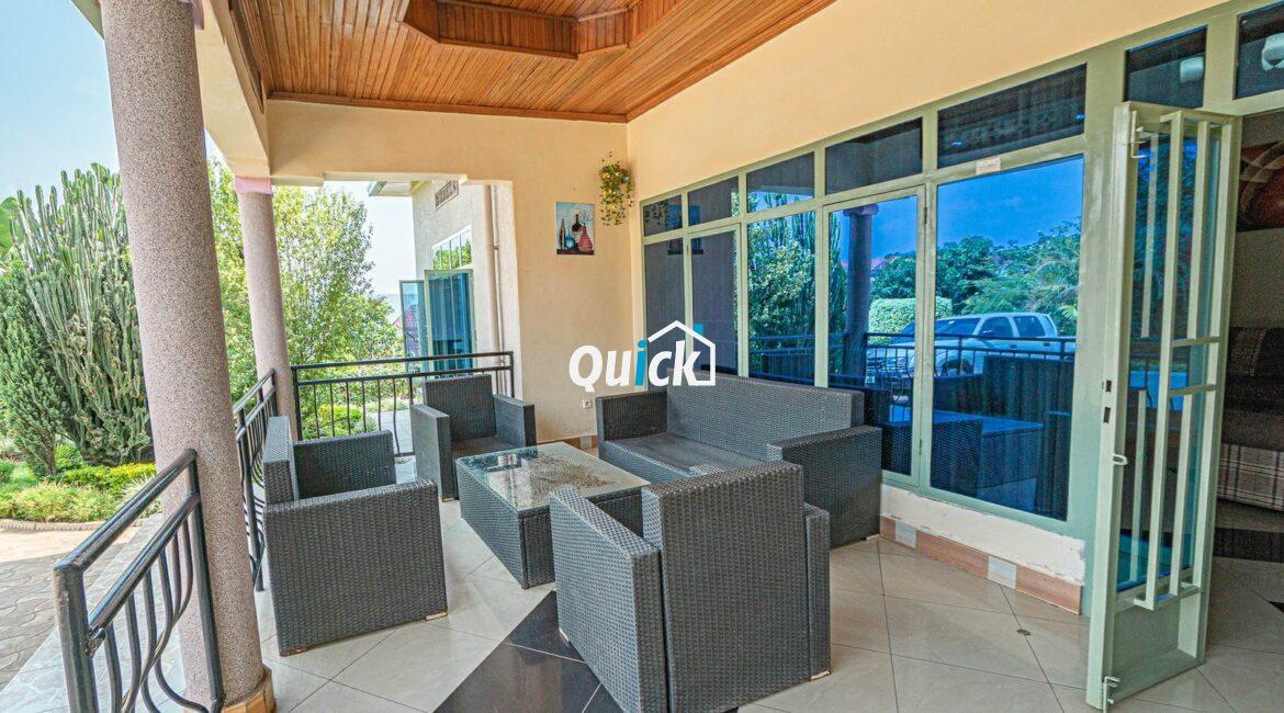 Big-Compound-house-for-sale-in-Ruyenzi-001451