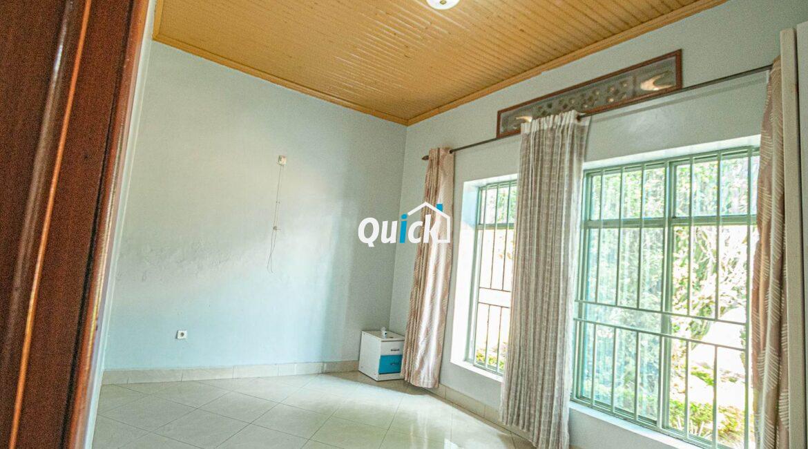 Big-Compound-house-for-sale-in-Ruyenzi-001601