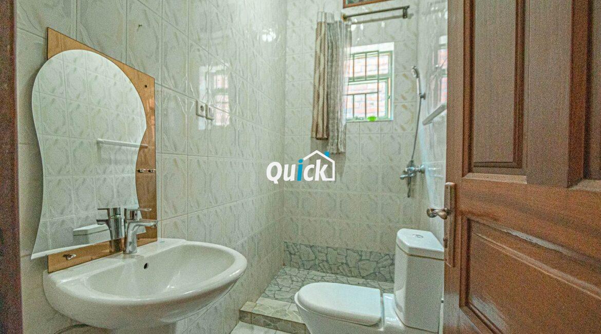 Big-Compound-house-for-sale-in-Ruyenzi-001621