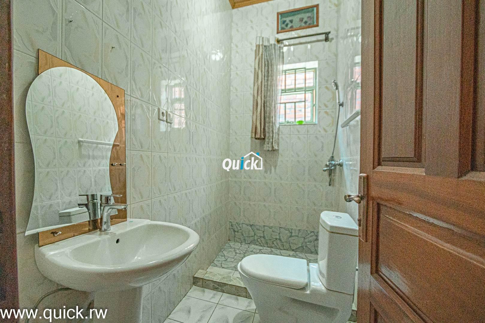 Big-Compound-house-for-sale-in-Ruyenzi-001621