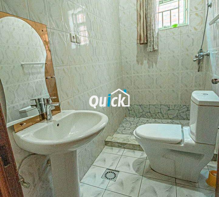 Big-Compound-house-for-sale-in-Ruyenzi-001631