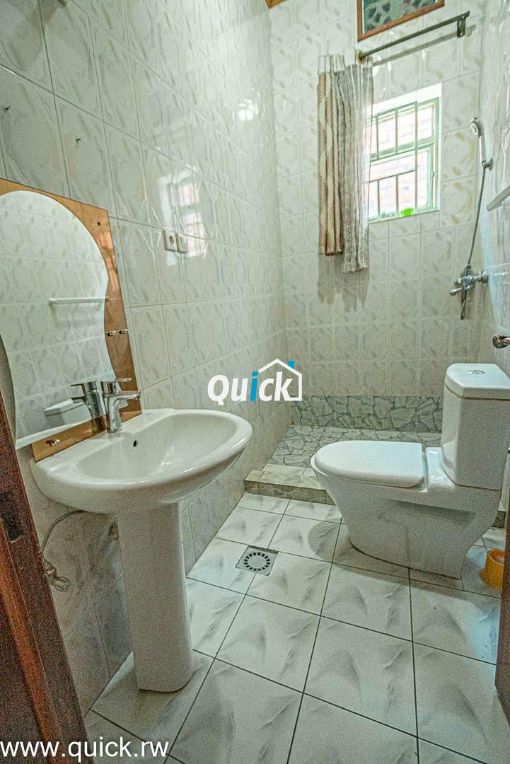 Big-Compound-house-for-sale-in-Ruyenzi-001631