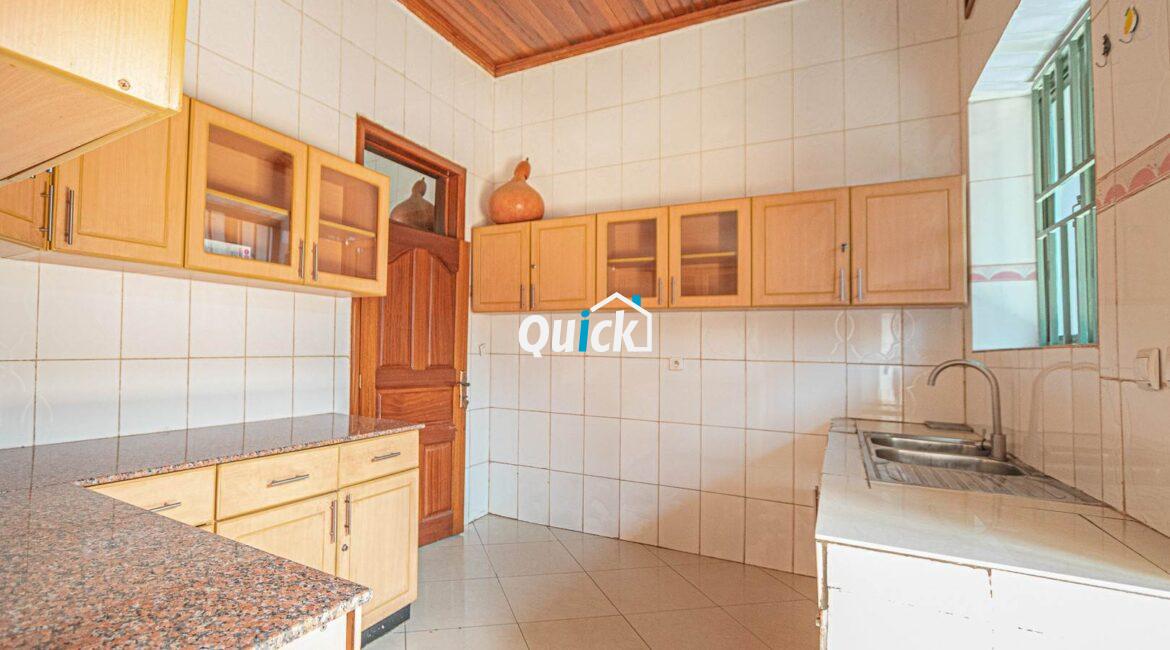 Big-Compound-house-for-sale-in-Ruyenzi-001651