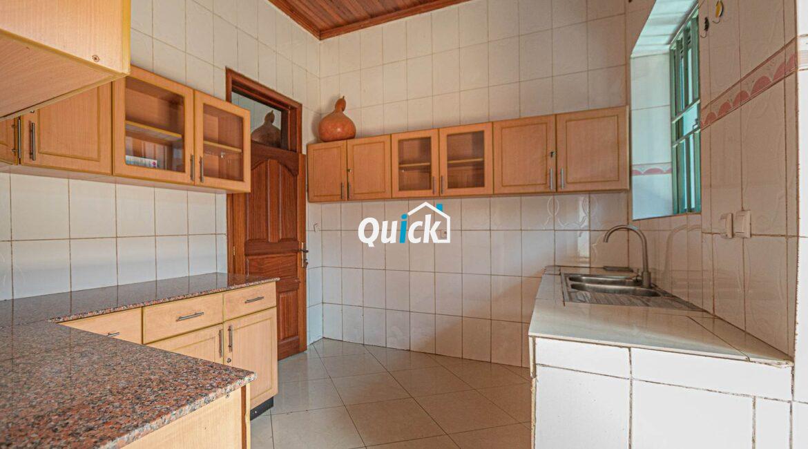 Big-Compound-house-for-sale-in-Ruyenzi-001661
