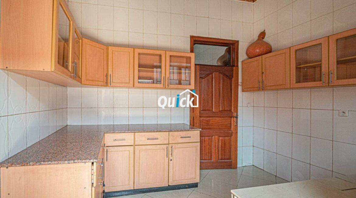 Big-Compound-house-for-sale-in-Ruyenzi-001671