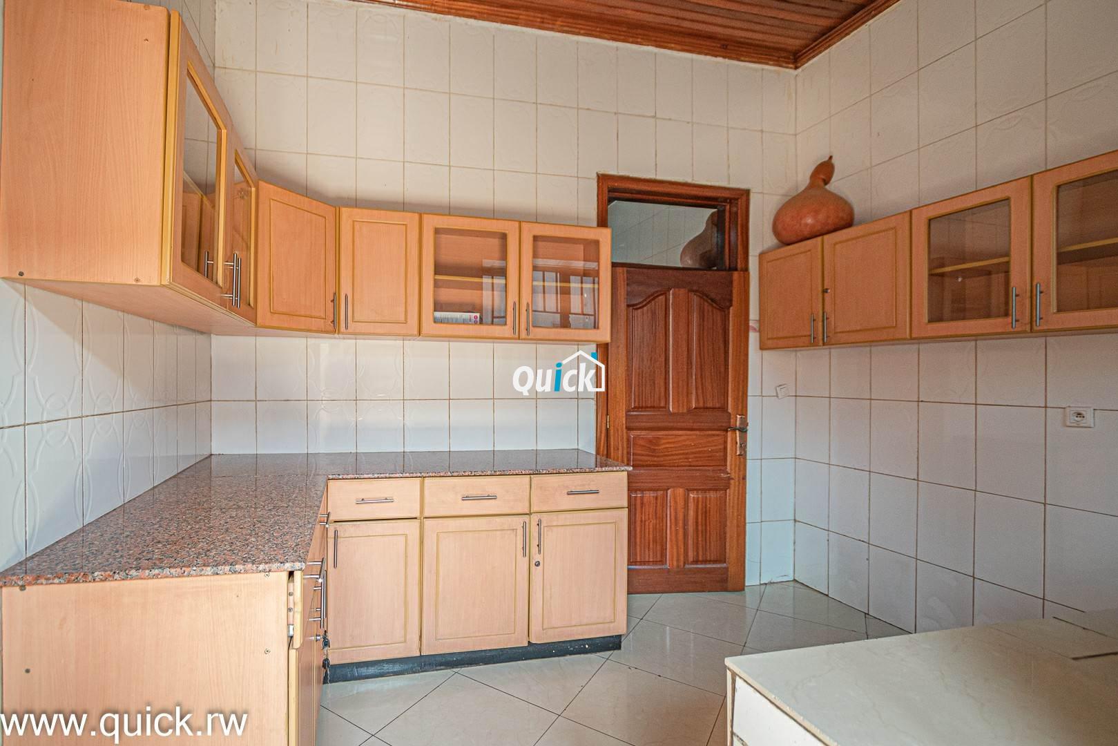 Big-Compound-house-for-sale-in-Ruyenzi-001671