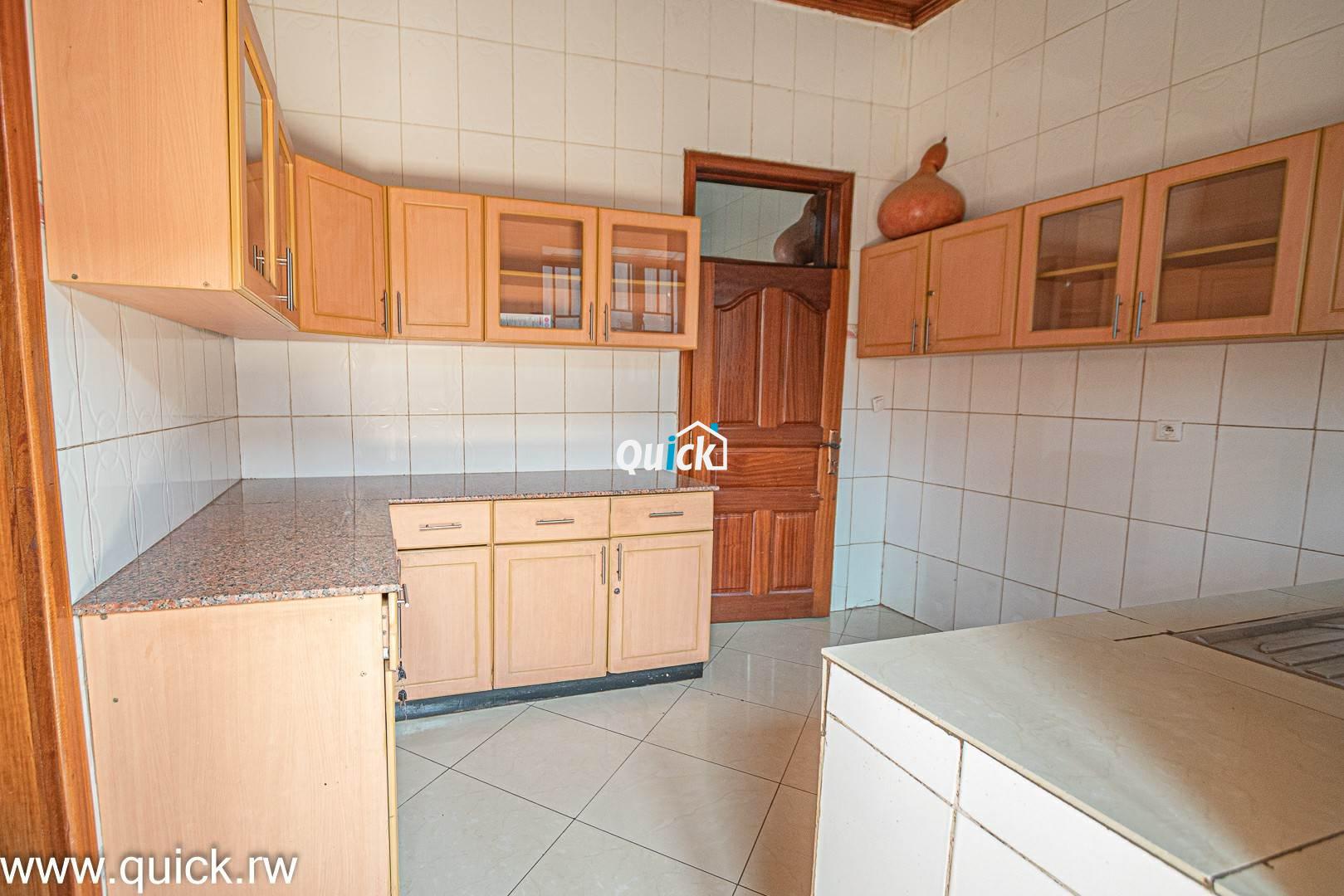 Big-Compound-house-for-sale-in-Ruyenzi-001681