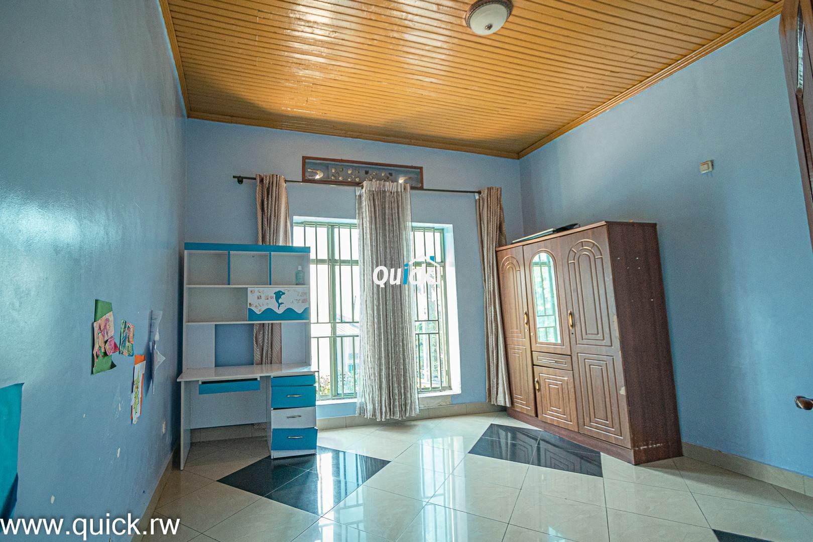 Big-Compound-house-for-sale-in-Ruyenzi-001721
