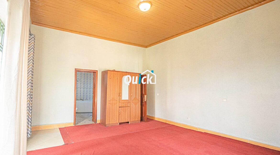 Big-Compound-house-for-sale-in-Ruyenzi-001781