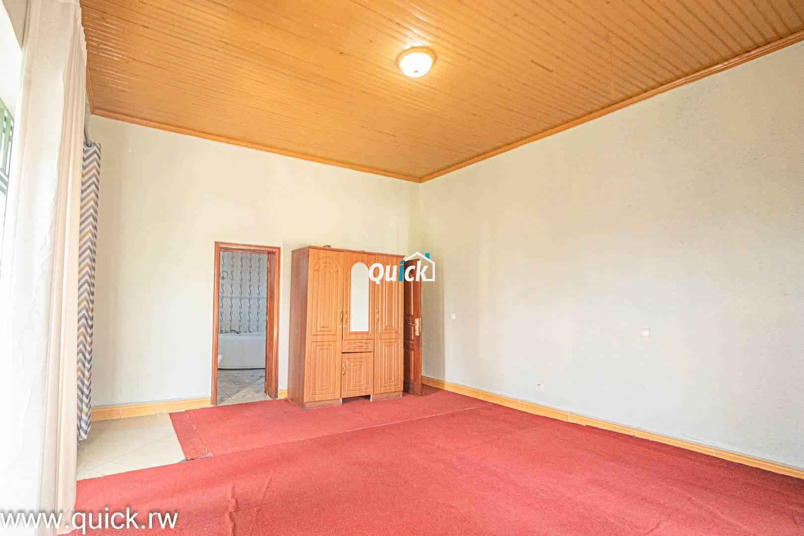 Big-Compound-house-for-sale-in-Ruyenzi-001781