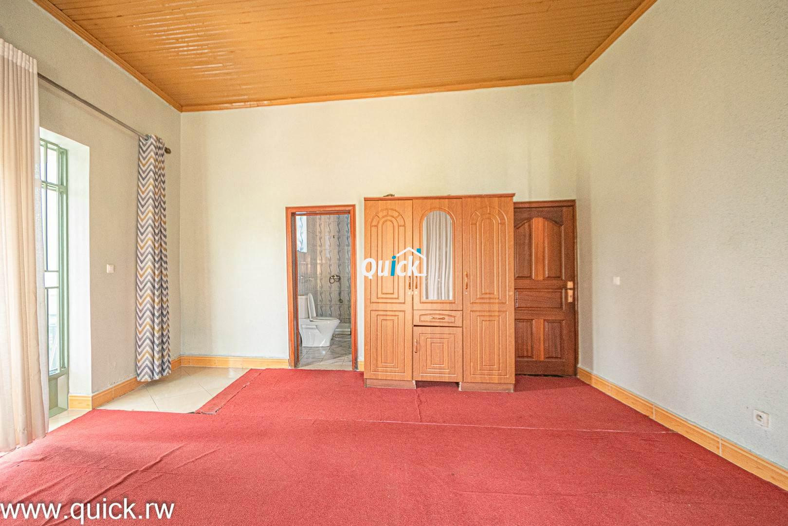 Big-Compound-house-for-sale-in-Ruyenzi-001791