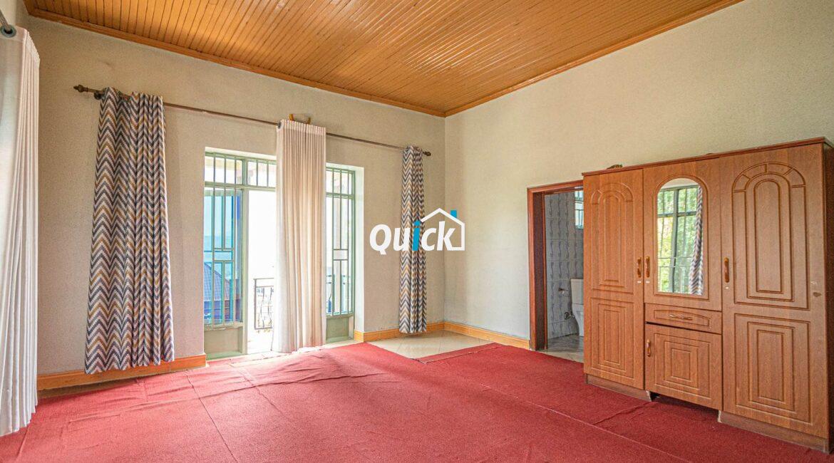 Big-Compound-house-for-sale-in-Ruyenzi-001811