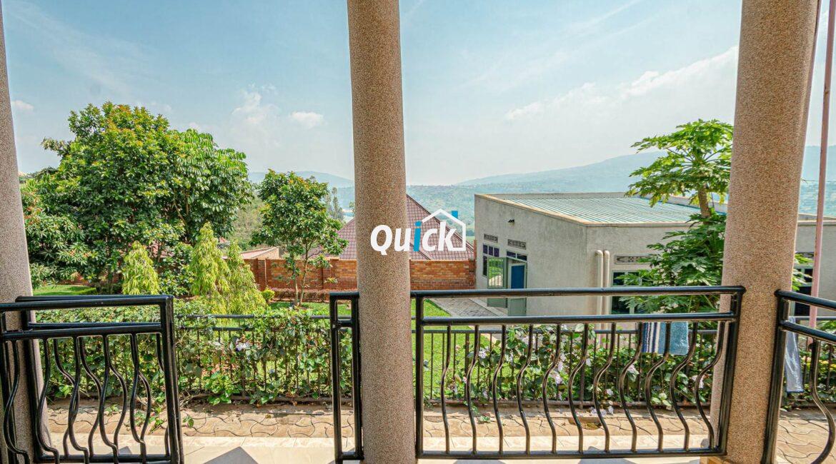 Big-Compound-house-for-sale-in-Ruyenzi-001881