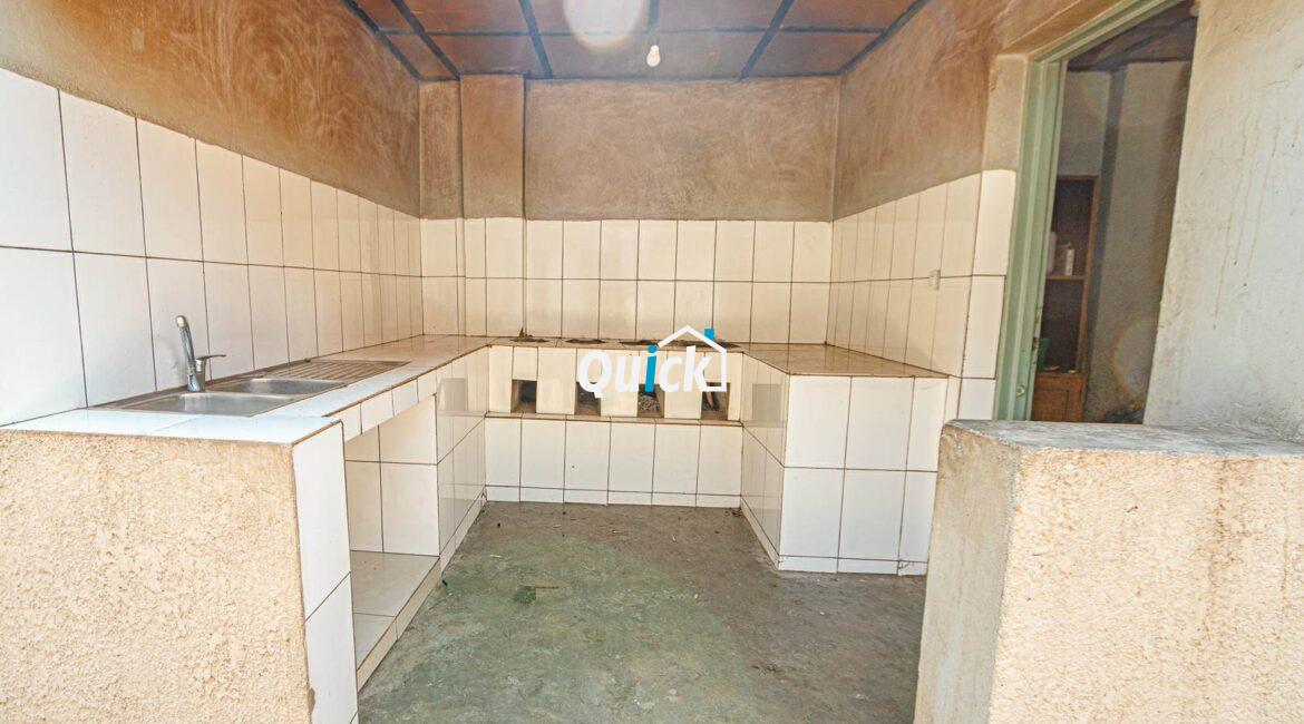 Big-Compound-house-for-sale-in-Ruyenzi-001971