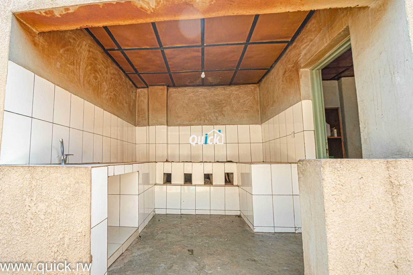 Big-Compound-house-for-sale-in-Ruyenzi-001981