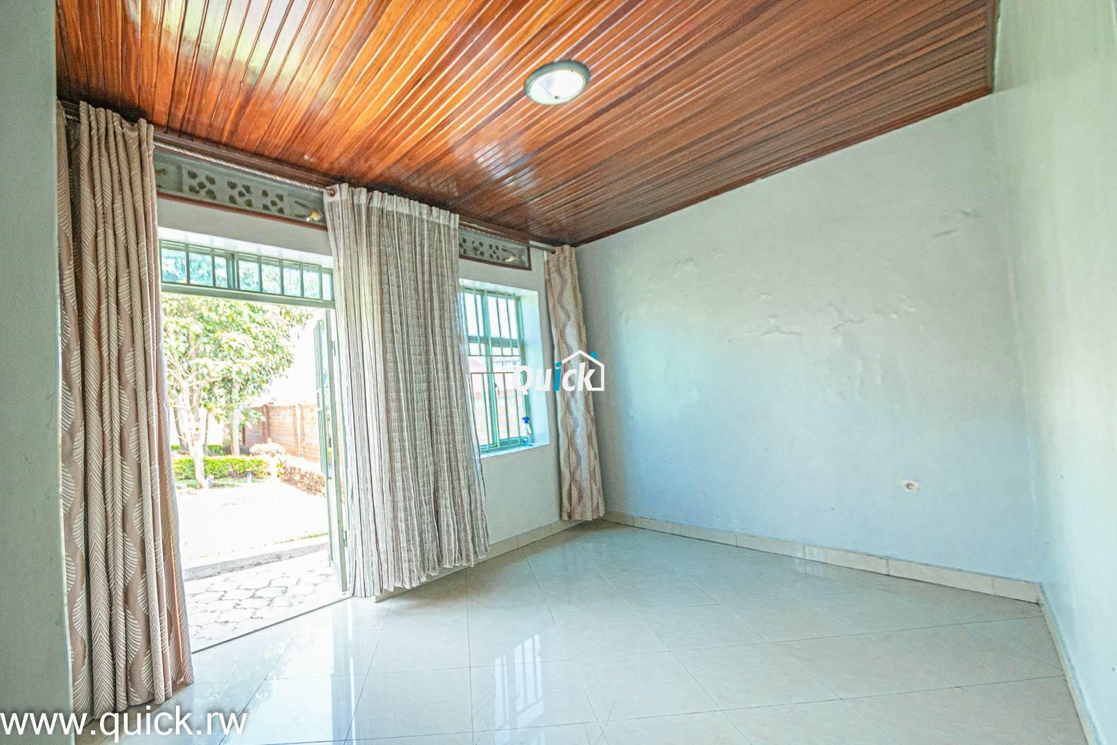 Big-Compound-house-for-sale-in-Ruyenzi-002001