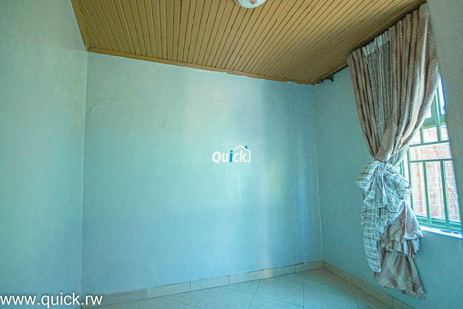 Big-Compound-house-for-sale-in-Ruyenzi-002021