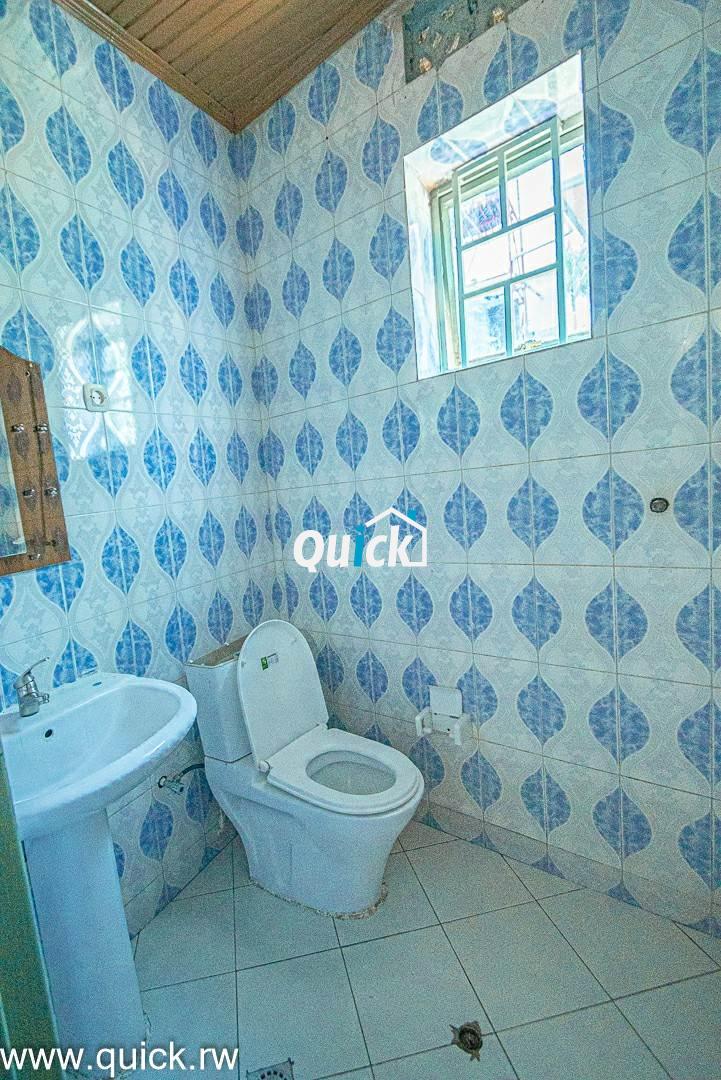 Big-Compound-house-for-sale-in-Ruyenzi-002051