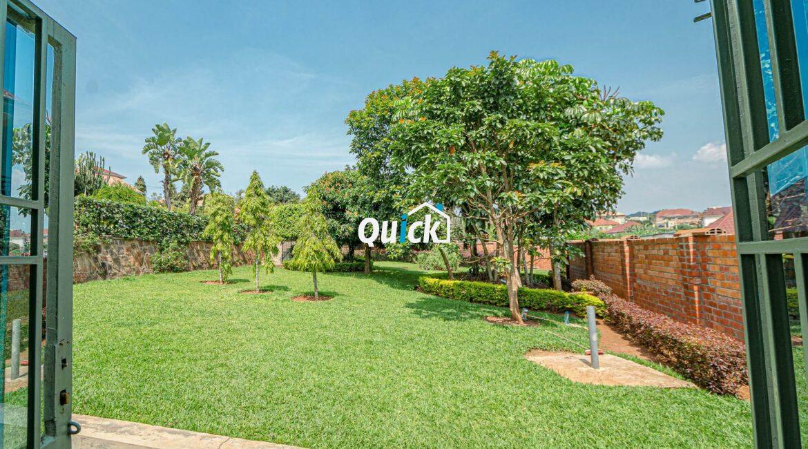 Big-Compound-house-for-sale-in-Ruyenzi-002061