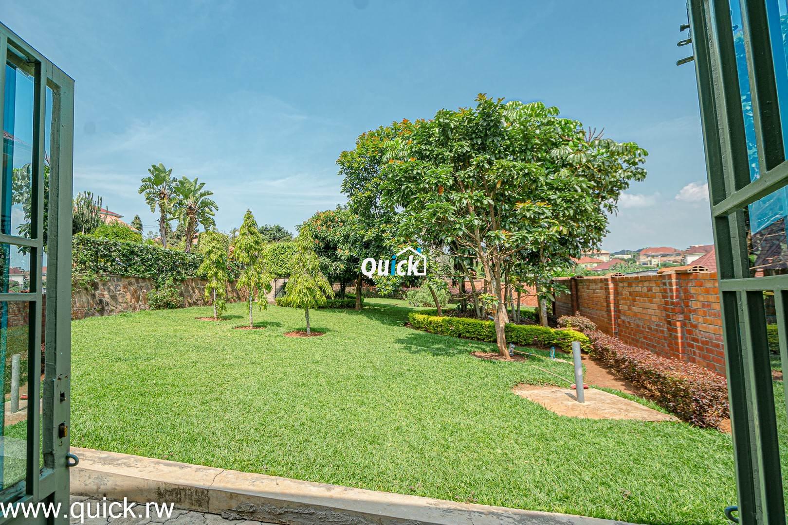Big-Compound-house-for-sale-in-Ruyenzi-002061