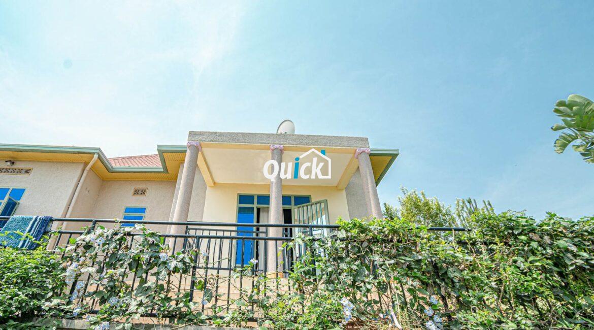 Big-Compound-house-for-sale-in-Ruyenzi-002071