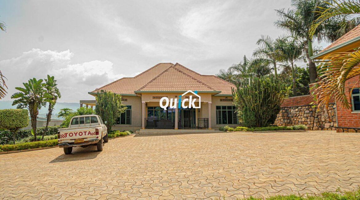 Big-Compound-house-for-sale-in-Ruyenzi-002111