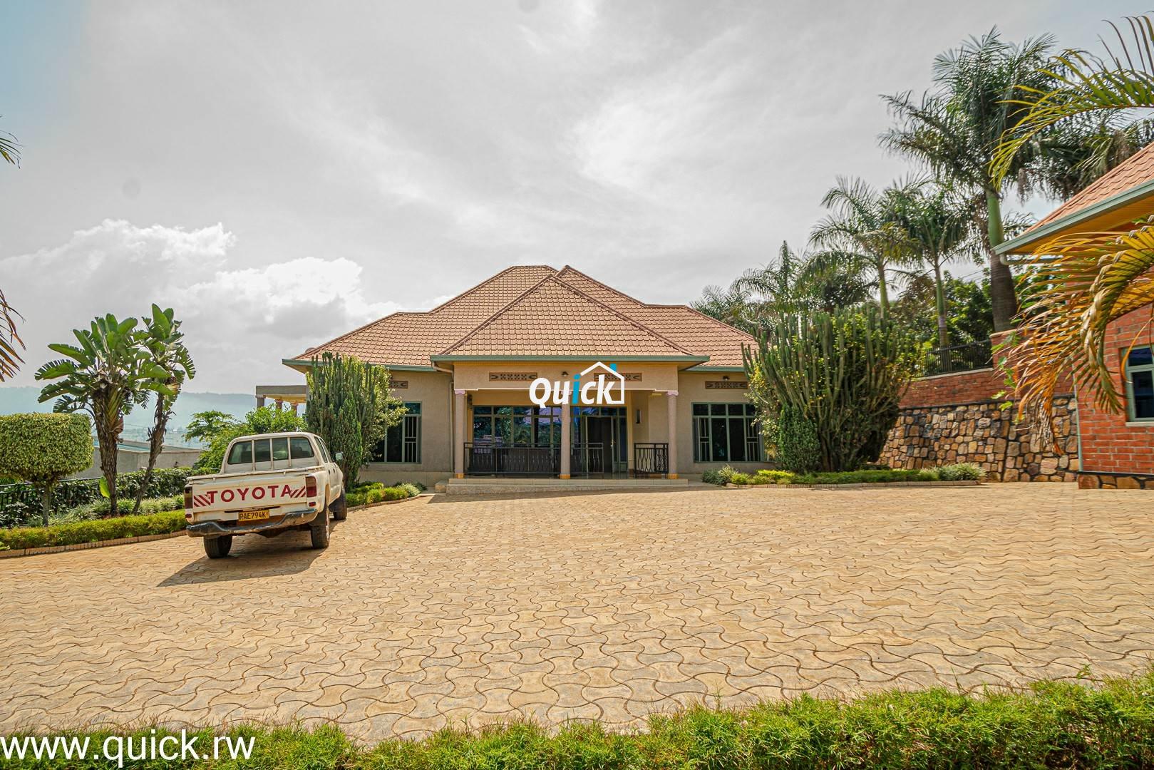 Big-Compound-house-for-sale-in-Ruyenzi-002111