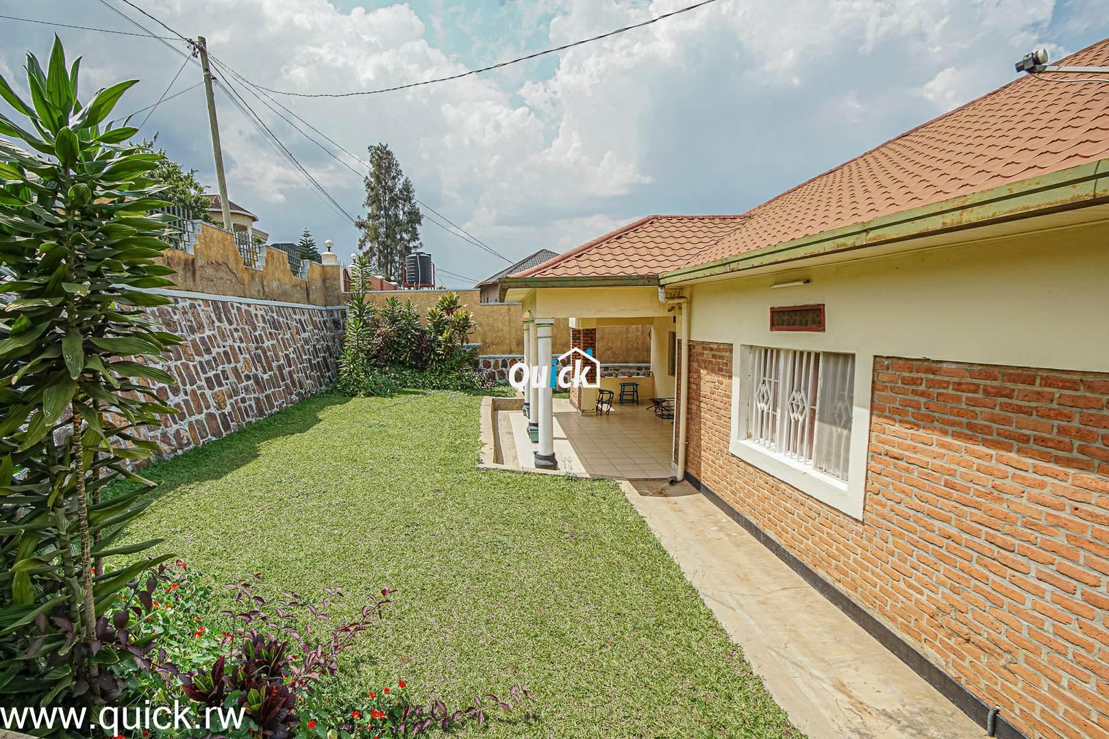 Contemporary-House-For-Sale-in-Kacyiru-000711