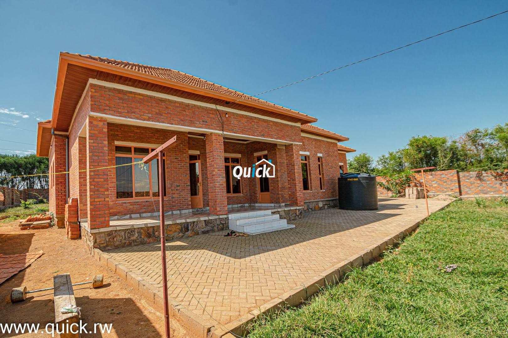 Big-Plot-of-Land-Compound-house-for-sale-001281