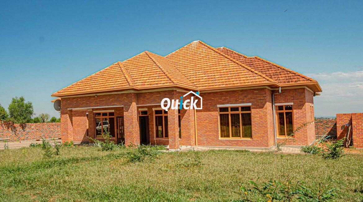 Big-Plot-of-Land-Compound-house-for-sale-001351