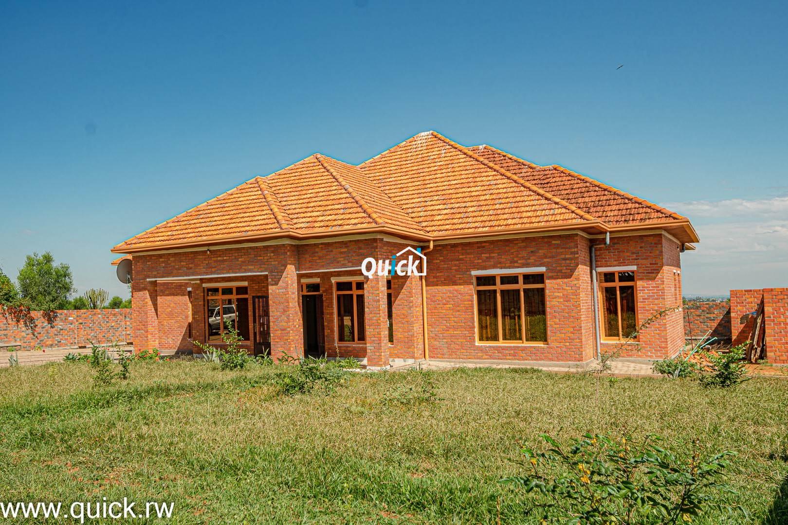 Big-Plot-of-Land-Compound-house-for-sale-001351